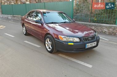Седан Toyota Camry 2000 в Киеве
