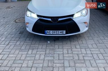 Седан Toyota Camry 2016 в Дніпрі