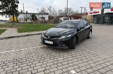 Седан Toyota Camry 2019 в Луцке