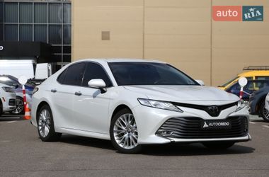 Седан Toyota Camry 2020 в Києві