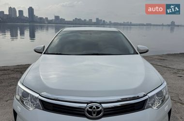 Седан Toyota Camry 2016 в Дніпрі