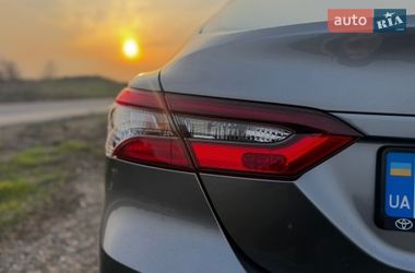 Седан Toyota Camry 2023 в Дніпрі