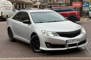 Седан Toyota Camry 2014 в Києві