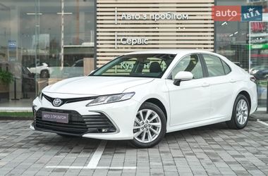 Седан Toyota Camry 2023 в Львові