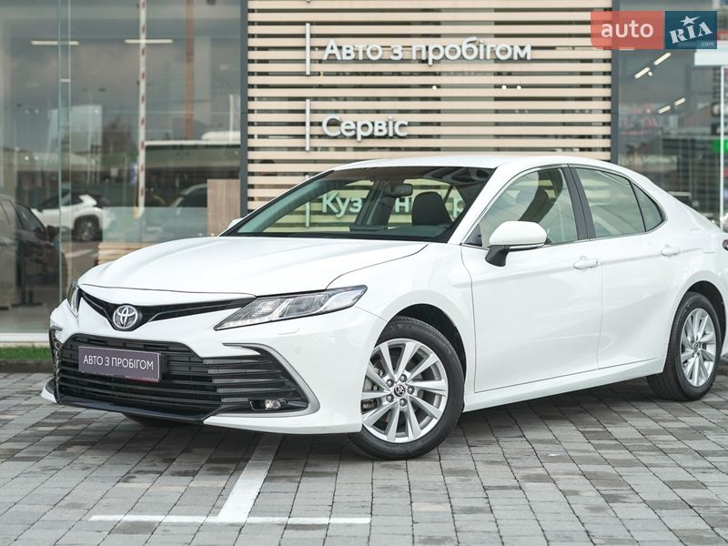 Toyota Camry 2023
