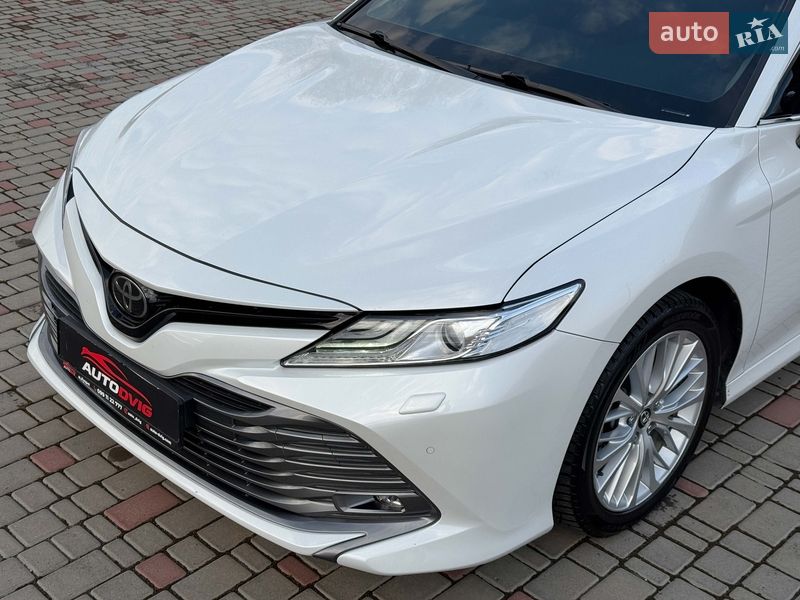 Седан Toyota Camry 2019 в Луцьку