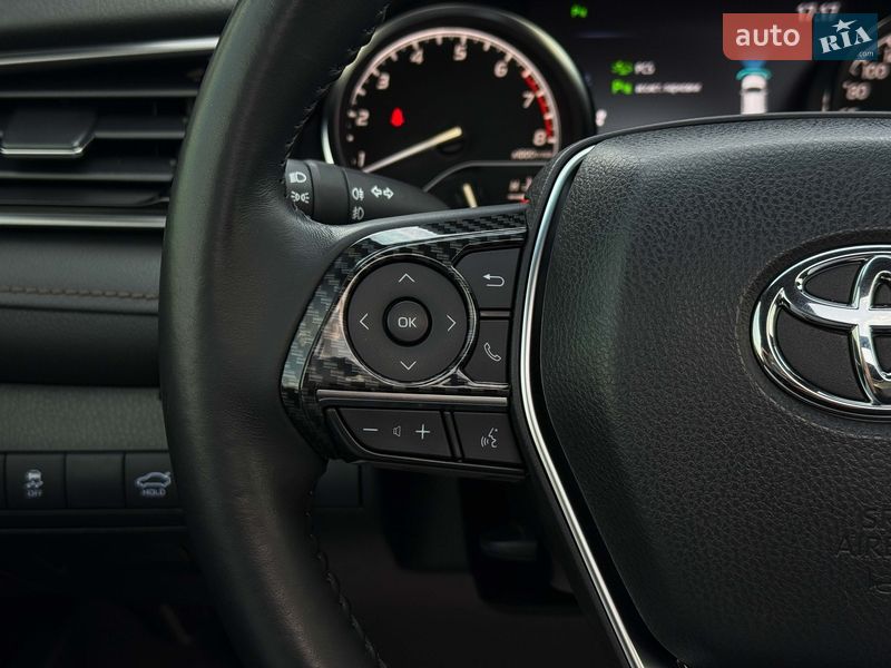 Седан Toyota Camry 2019 в Луцьку