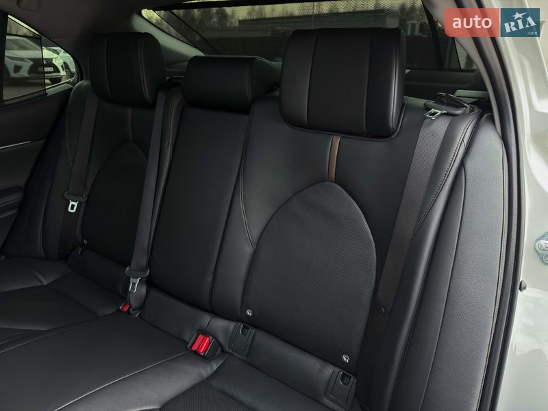 Седан Toyota Camry 2019 в Луцьку