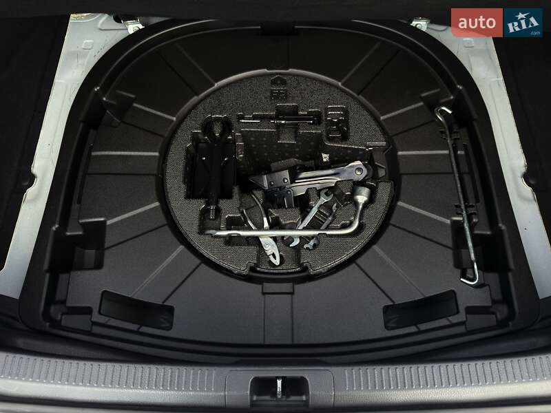 Седан Toyota Camry 2019 в Луцьку