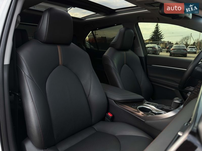 Седан Toyota Camry 2019 в Луцьку