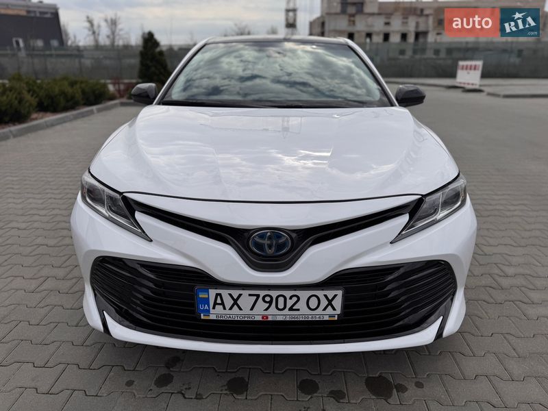 Седан Toyota Camry 2019 в Харькове