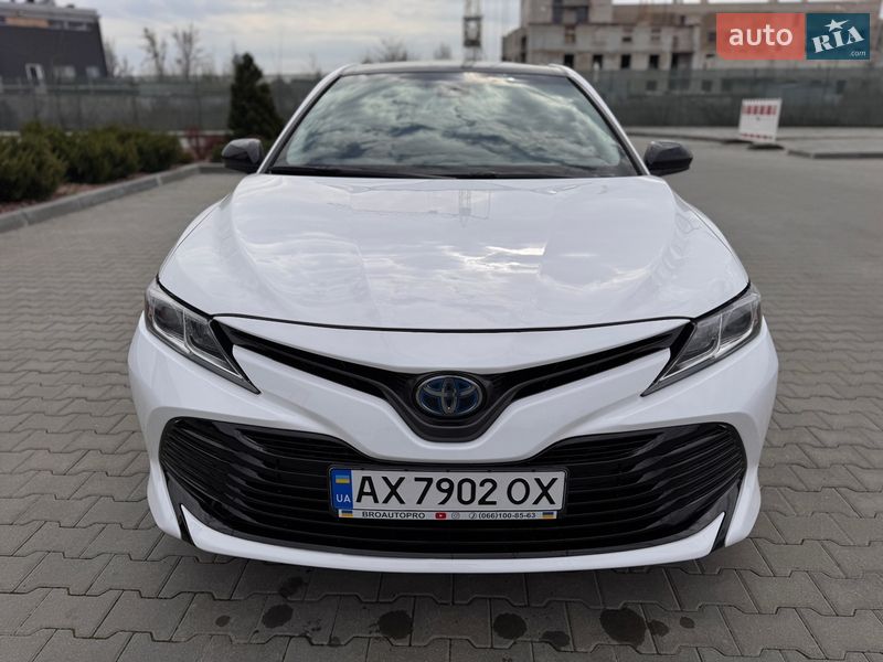 Седан Toyota Camry 2019 в Харькове