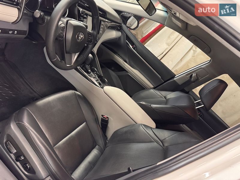 Седан Toyota Camry 2019 в Харькове