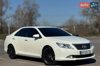 Седан Toyota Camry 2013 в Києві