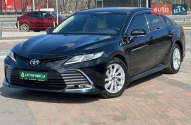 Седан Toyota Camry 2022 в Киеве