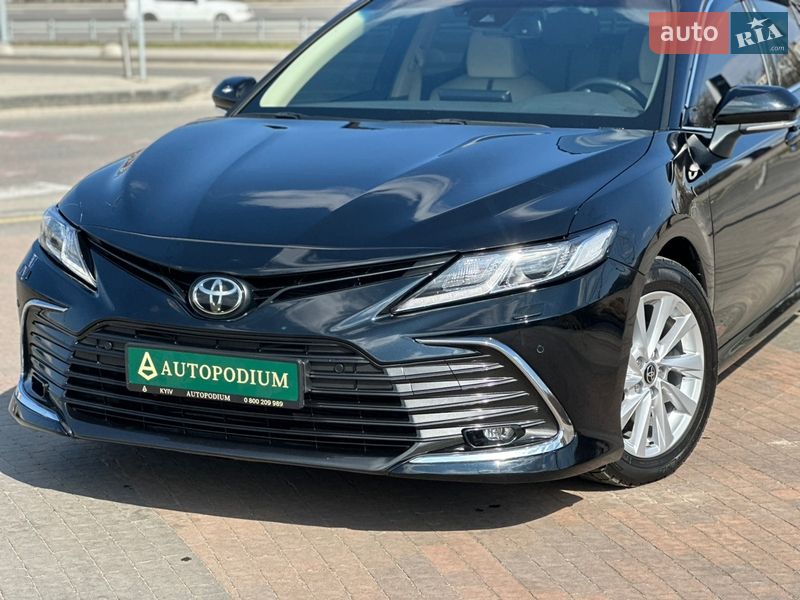 Седан Toyota Camry 2022 в Киеве