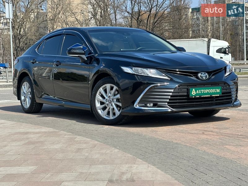 Седан Toyota Camry 2022 в Киеве