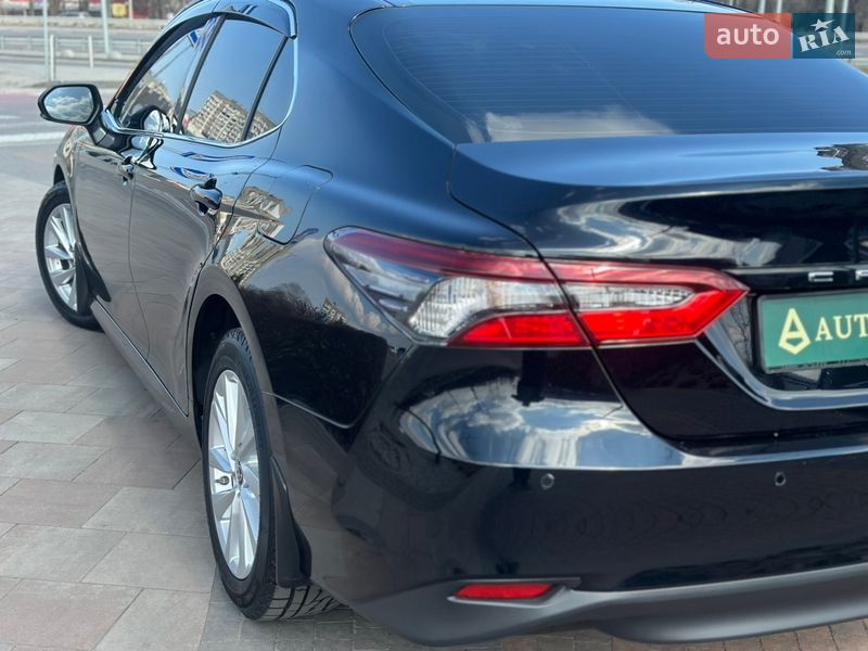 Седан Toyota Camry 2022 в Киеве