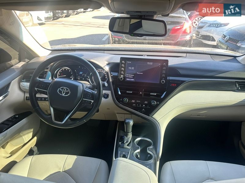 Седан Toyota Camry 2022 в Киеве
