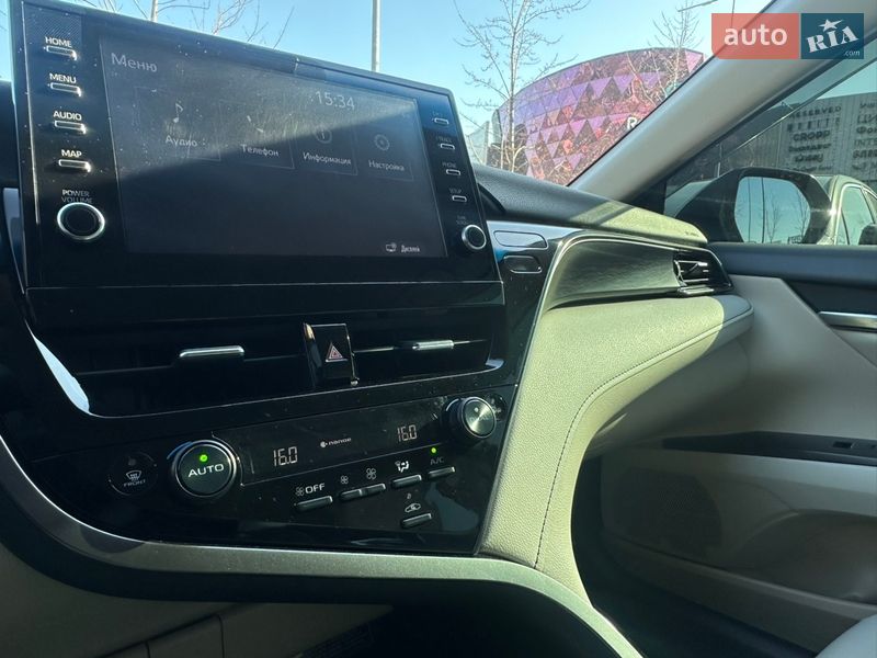 Седан Toyota Camry 2022 в Киеве
