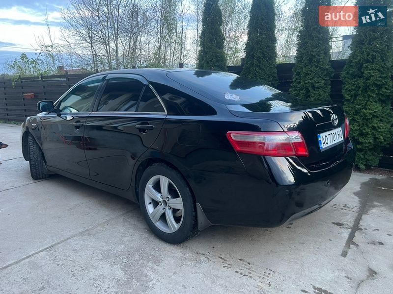 Седан Toyota Camry 2007 в Ужгороде