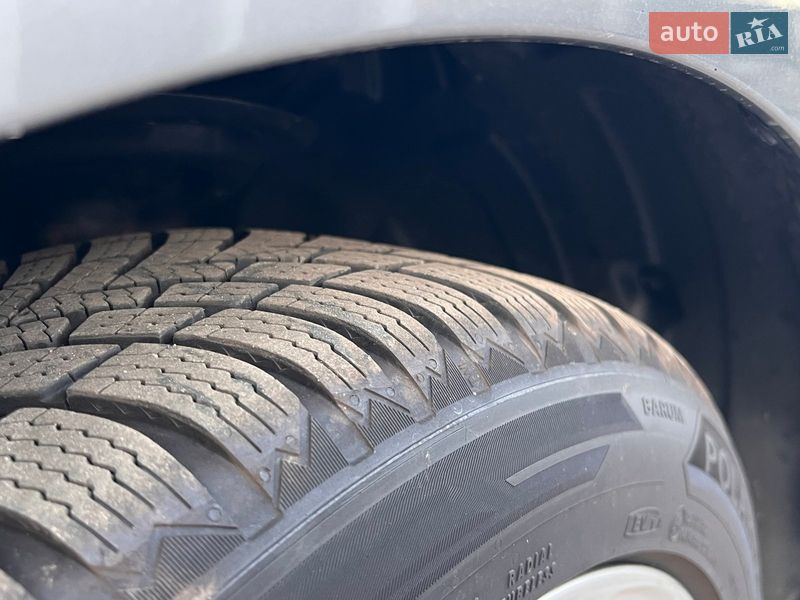 Седан Toyota Camry 2023 в Киеве