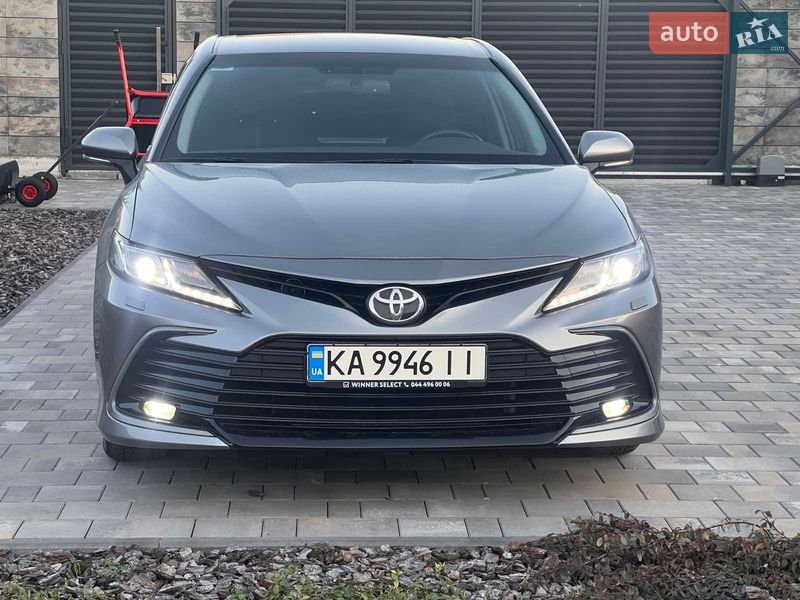Седан Toyota Camry 2023 в Киеве