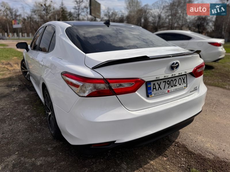 Седан Toyota Camry 2019 в Харькове