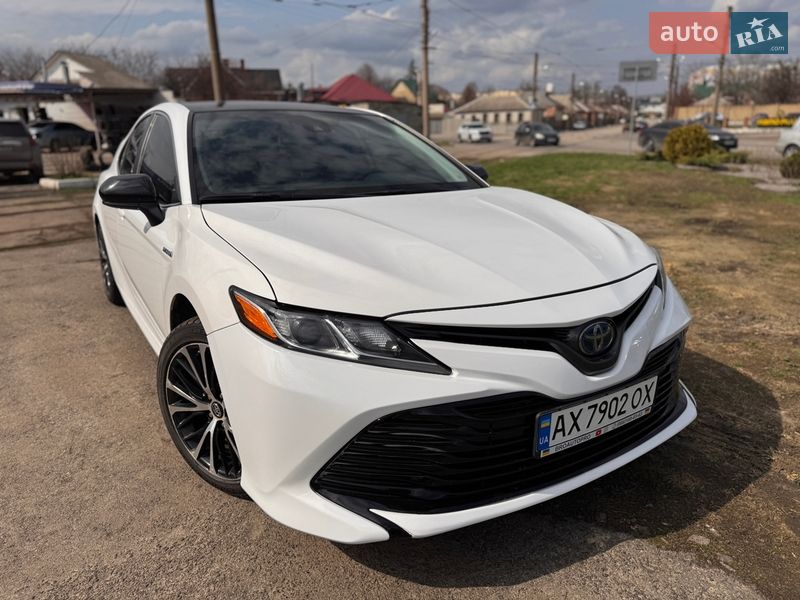 Седан Toyota Camry 2019 в Харькове