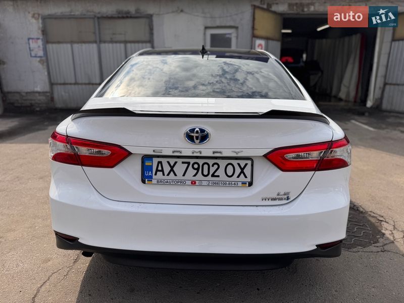 Седан Toyota Camry 2019 в Харькове