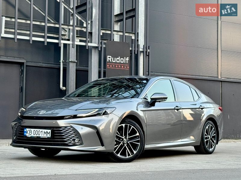 Седан Toyota Camry 2024 в Києві
