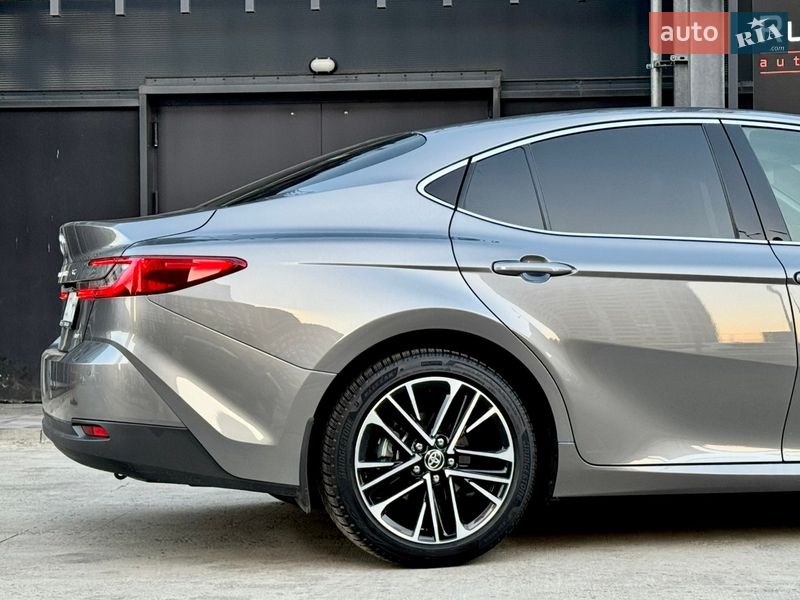 Седан Toyota Camry 2024 в Києві