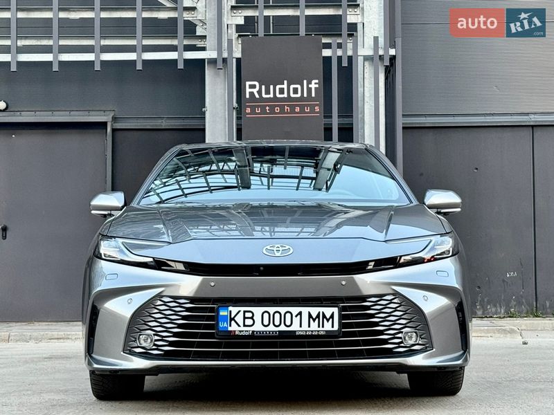Седан Toyota Camry 2024 в Києві