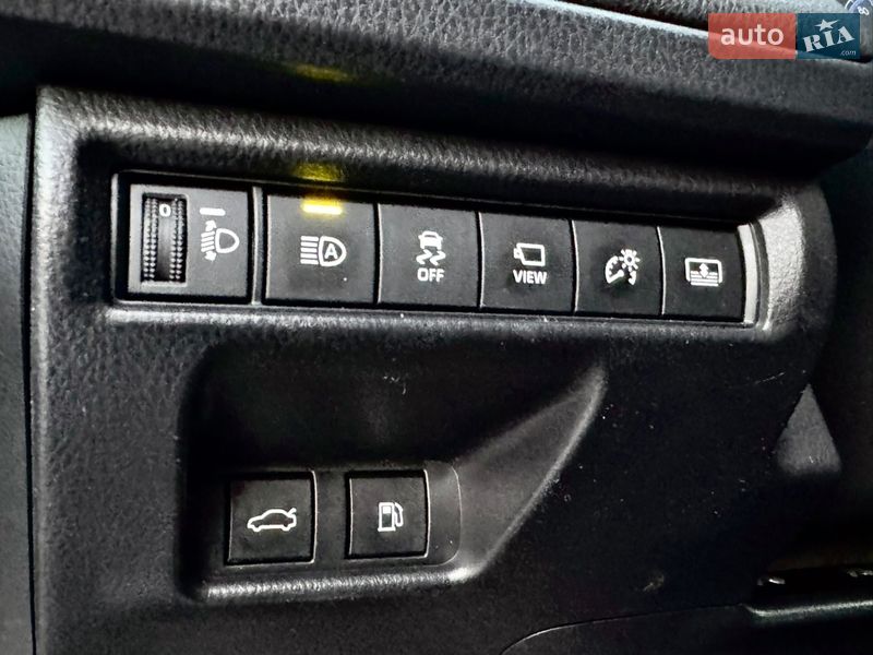 Седан Toyota Camry 2024 в Києві