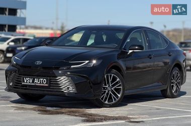 Седан Toyota Camry 2025 в Києві