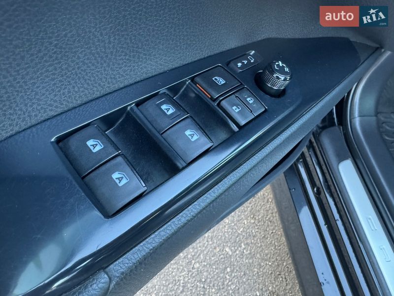 Седан Toyota Camry 2020 в Виннице