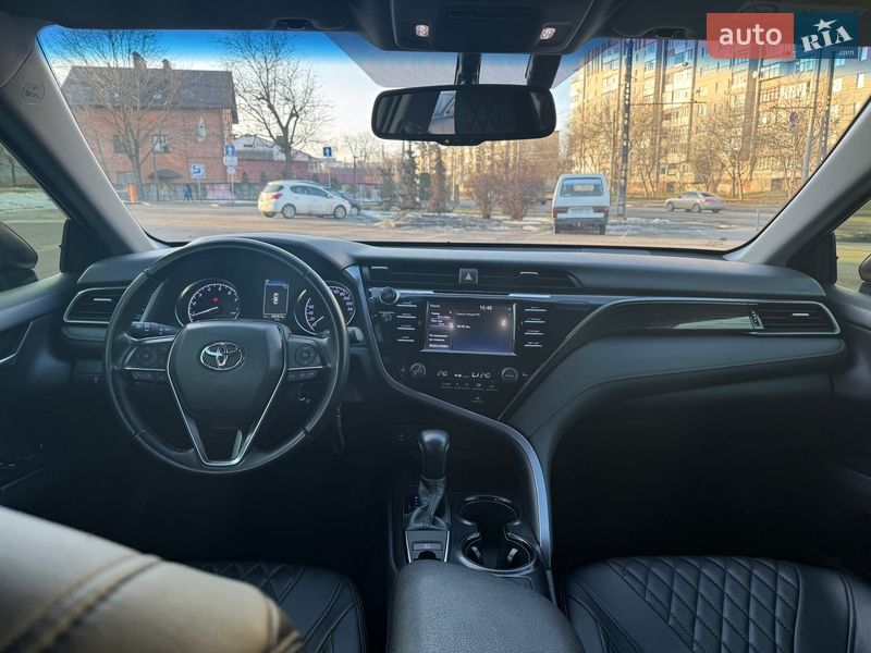 Седан Toyota Camry 2020 в Виннице