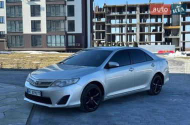 Седан Toyota Camry 2012 в Львові