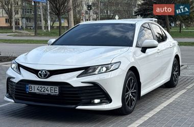 Седан Toyota Camry 2023 в Полтаве