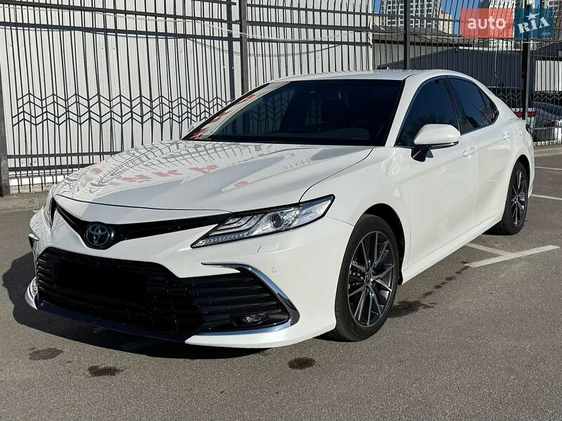 Toyota Camry 2021