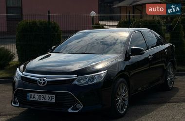 Седан Toyota Camry 2016 в Киеве