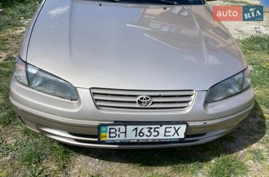 Седан Toyota Camry 1998 в Ужгороді