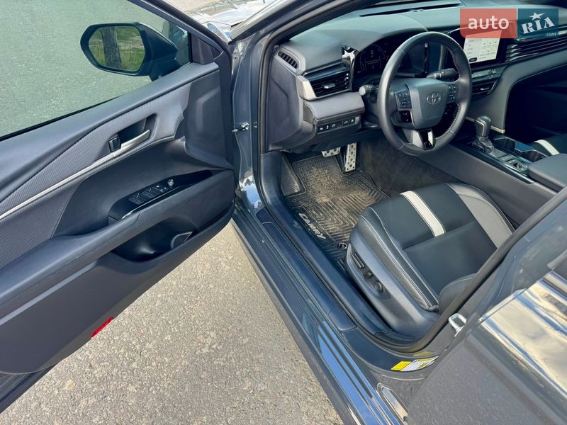 Седан Toyota Camry 2024 в Киеве