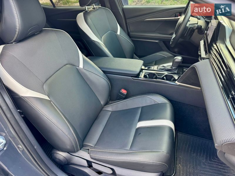 Седан Toyota Camry 2024 в Киеве