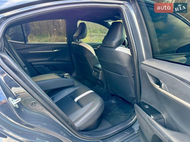 Седан Toyota Camry 2024 в Киеве