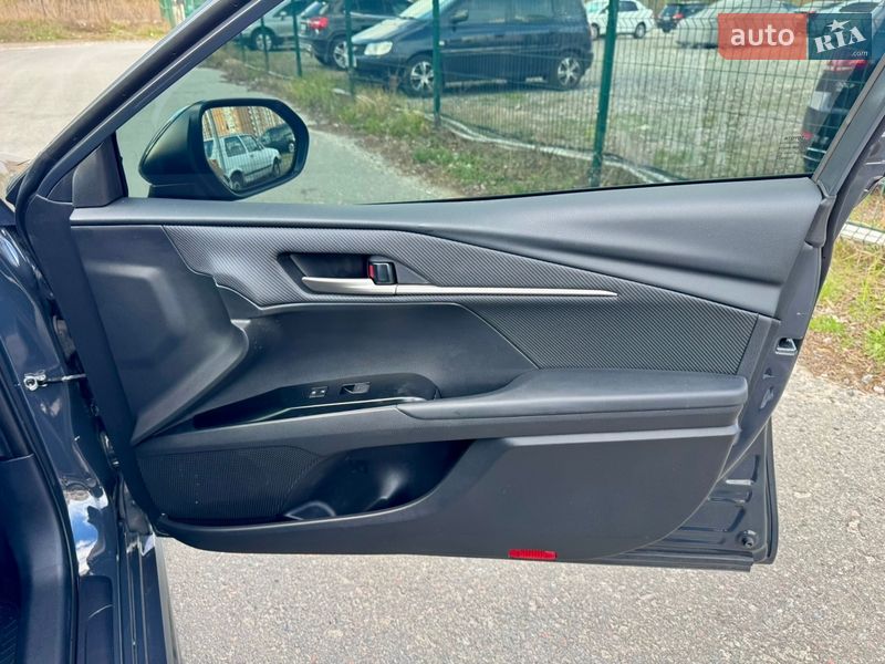 Седан Toyota Camry 2024 в Киеве