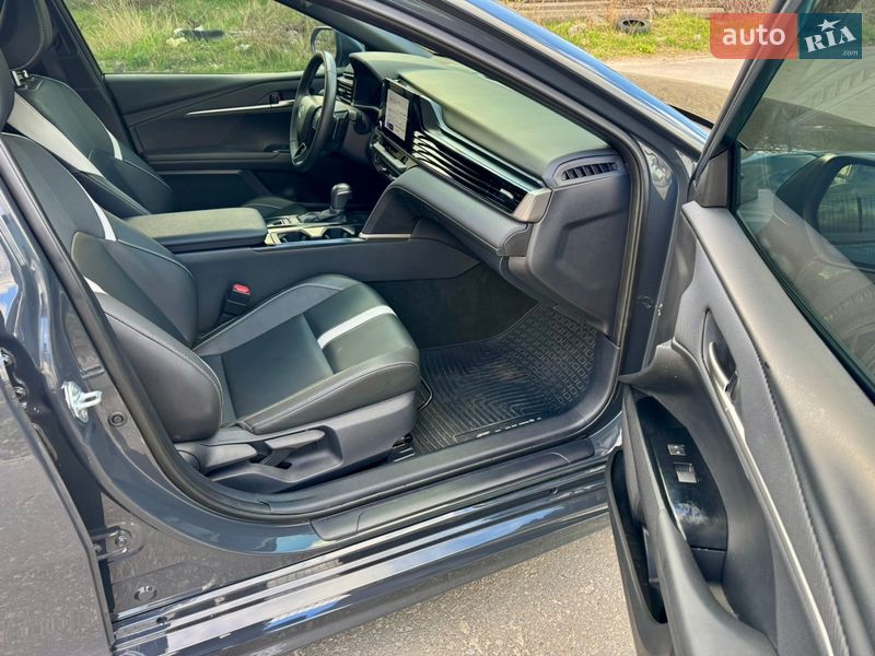 Седан Toyota Camry 2024 в Киеве