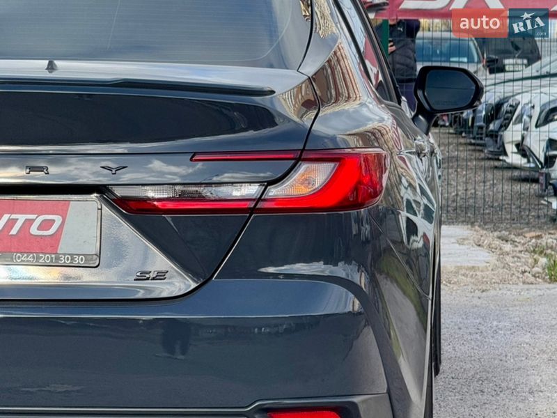 Седан Toyota Camry 2024 в Киеве