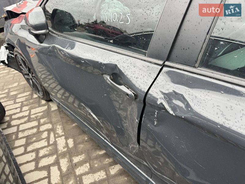 Седан Toyota Camry 2024 в Львові