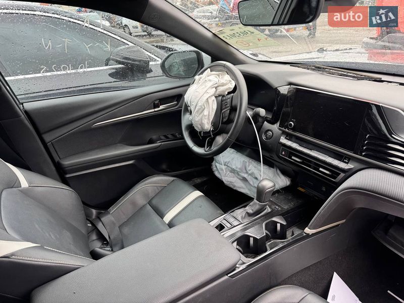 Седан Toyota Camry 2024 в Львові